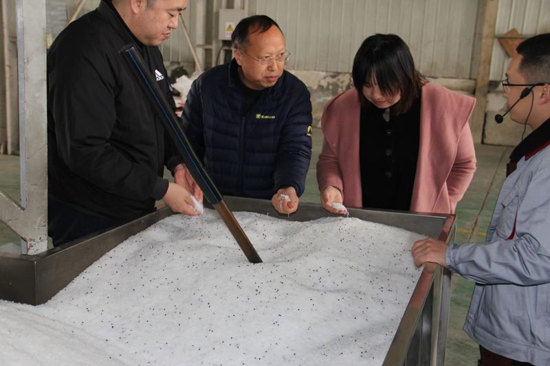 三门峡市陕州区水利局张局长，自来水公司赵总经理等人莅临陕西公海7108线路实业公司考察指导工作