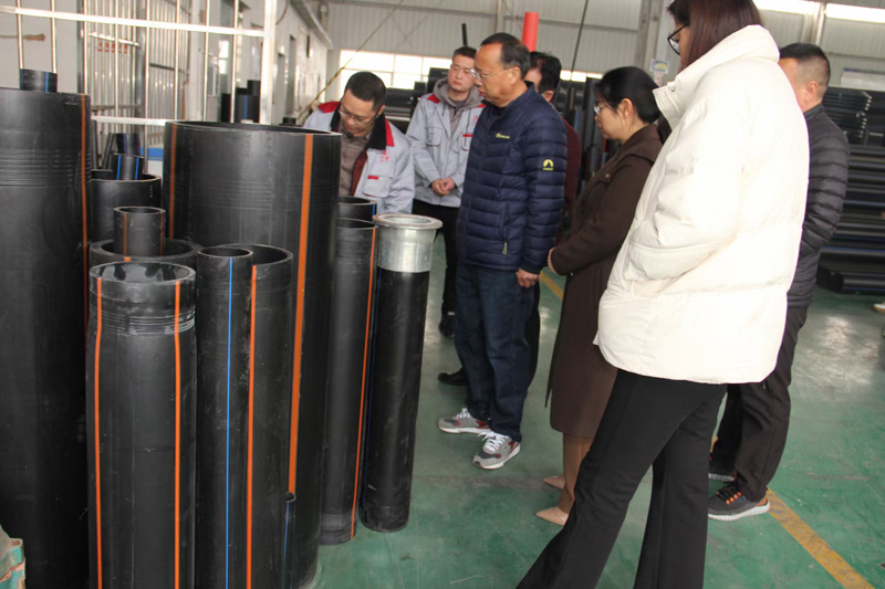 三门峡市陕州区水利局张局长，自来水公司赵总经理等人莅临陕西公海7108线路实业公司考察指导工作
